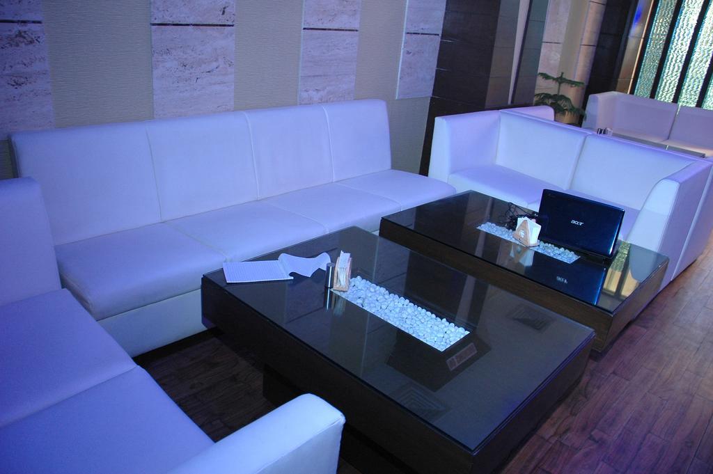 Hotel Palmdale Zirakpur Екстер'єр фото